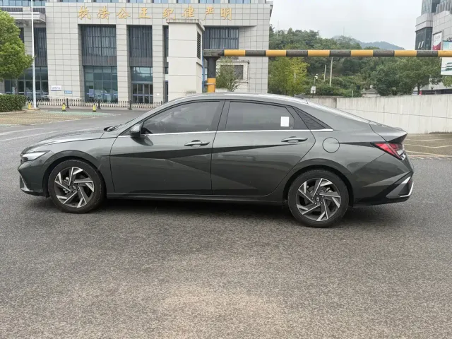 Hyundai Elantra — Фото автомобиля 6