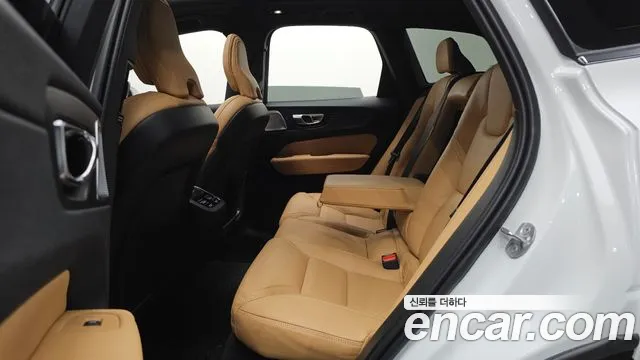 Volvo XC60 2nd Gen — Фото автомобиля 17