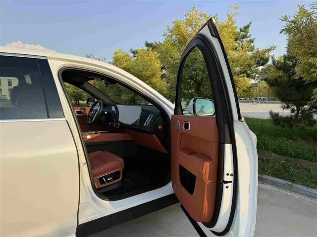 Li Auto L7 — Фото автомобиля 20