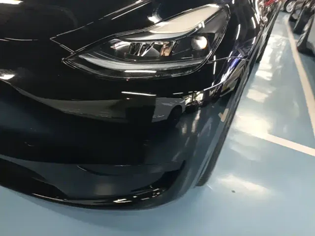 Tesla Model Y — Фото автомобиля 23