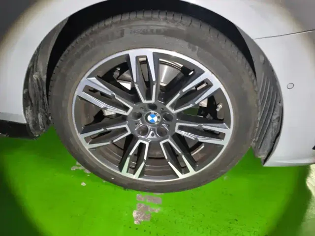 BMW 5 Series — Фото автомобиля 6
