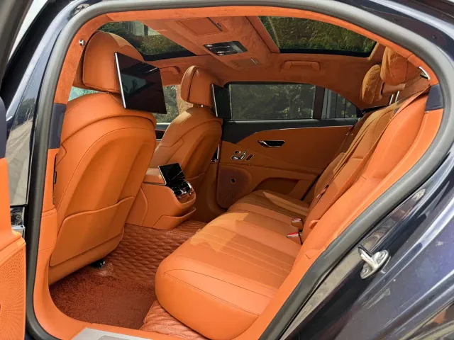 Bentley Flying Spur — Фото автомобиля 11