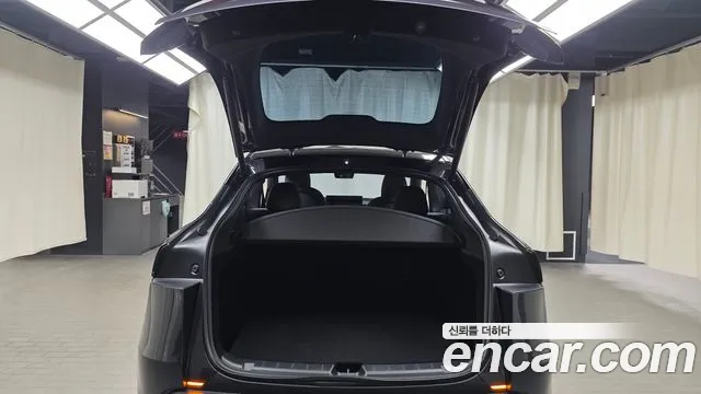 Tesla Model Y — Фото автомобиля 24