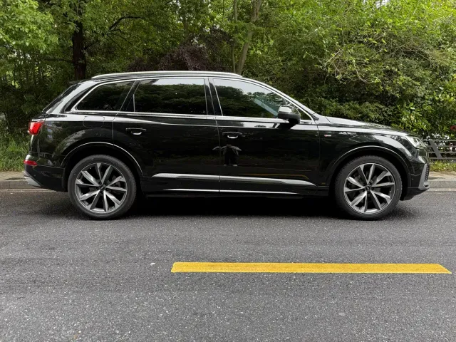 Audi Q7 — Фото автомобиля 2