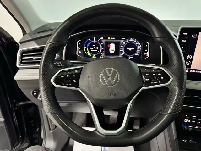 Volkswagen Tiguan L PHEV — Фото автомобиля 17