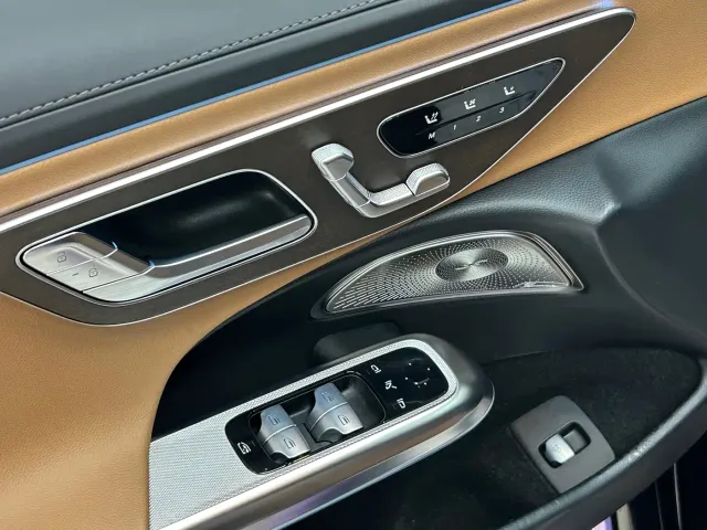 Mercedes-Benz E-Class — Фото автомобиля 21