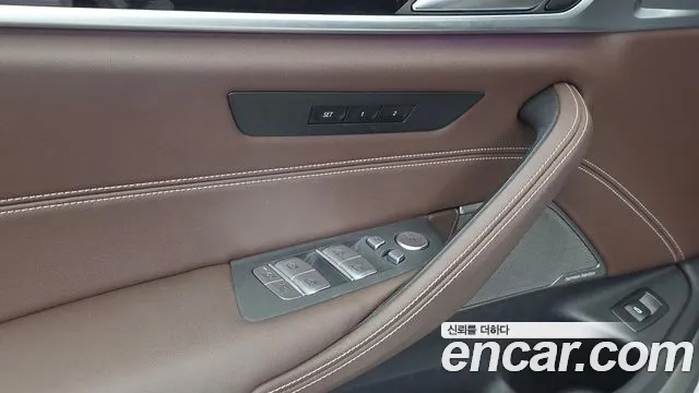 BMW 5 Series G30 — Фото автомобиля 30