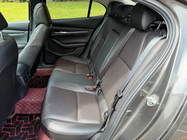 Mazda Axela — Фото автомобиля 12