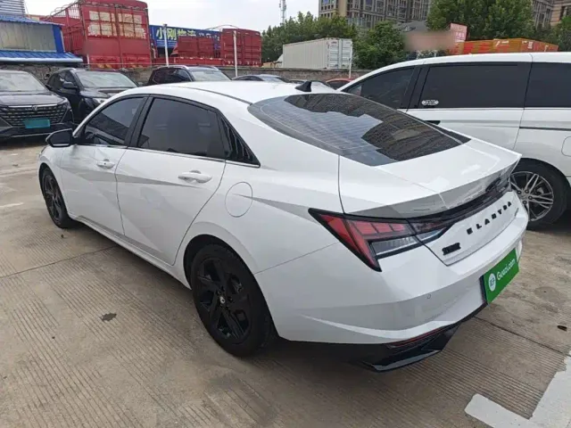 Hyundai Elantra — Фото автомобиля 4