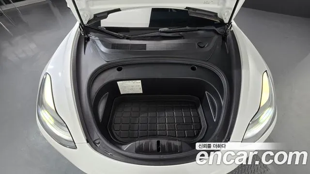 Tesla Model 3 — Фото автомобиля 9