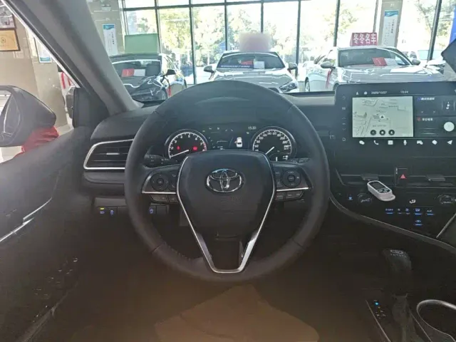 Toyota Camry — Фото автомобиля 10