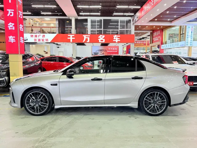 Lynk & Co 03 — Фото автомобиля 3