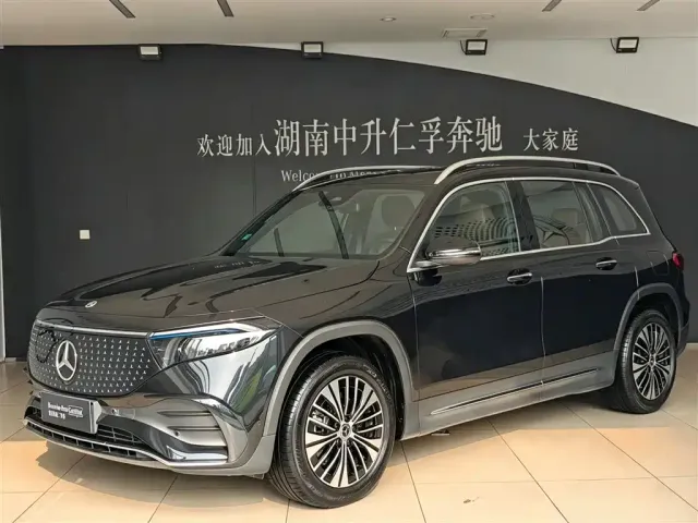 Фотография автомобиля — Mercedes-Benz EQB