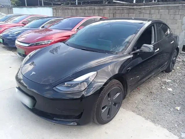 Фотография автомобиля — Tesla Model 3