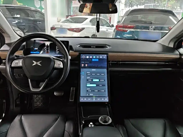 Xpeng P5 — Фото автомобиля 9