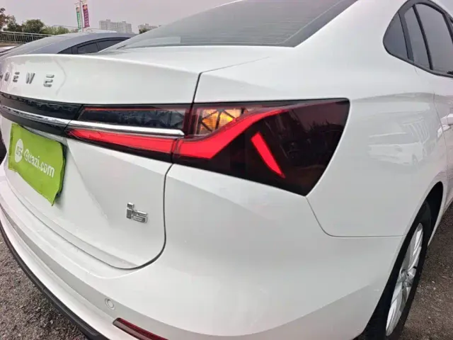 Roewe i5 — Фото автомобиля 7