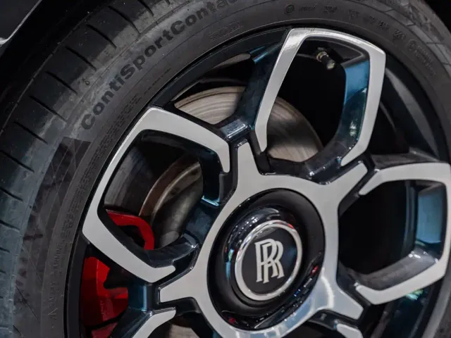 Rolls-Royce Cullinan — Фото автомобиля 13