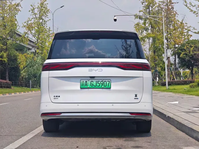 BYD Xia — Фото автомобиля 5