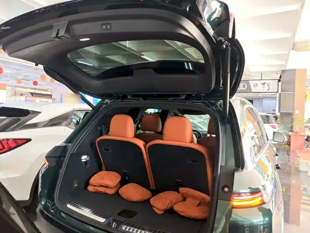 Li Auto L8 — Фото автомобиля 18