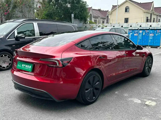 Tesla Model 3 — Фото автомобиля 8