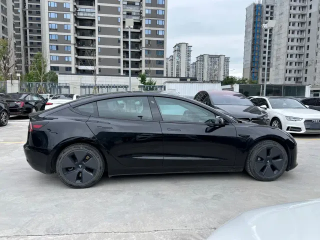 Tesla Model 3 — Фото автомобиля 4