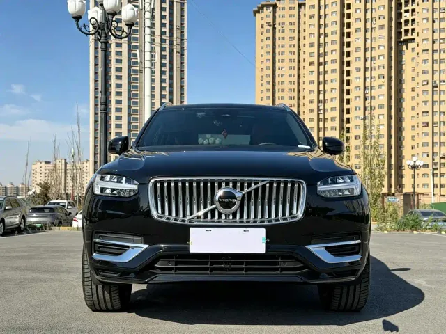 Volvo XC90 — Фото автомобиля 2