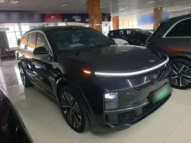 Li Auto L8 — Фото автомобиля 3