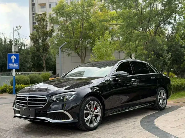 Фотография автомобиля — Mercedes-Benz E-Class