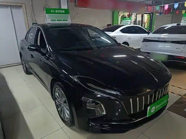 Hongqi E-QM5 — Фото автомобиля 3