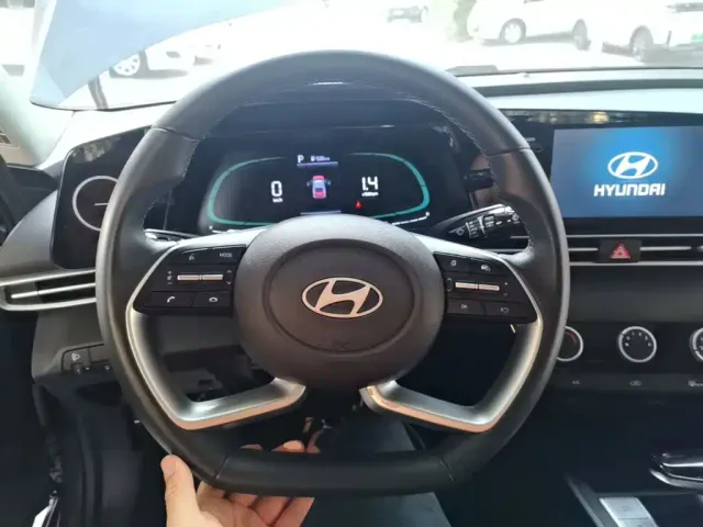 Hyundai Elantra — Фото автомобиля 10