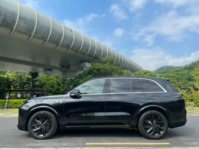 Li Auto L8 — Фото автомобиля 7