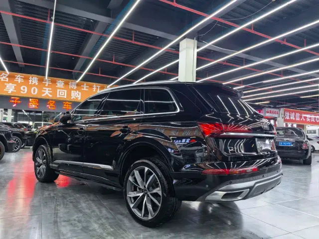 Audi Q7 — Фото автомобиля 17