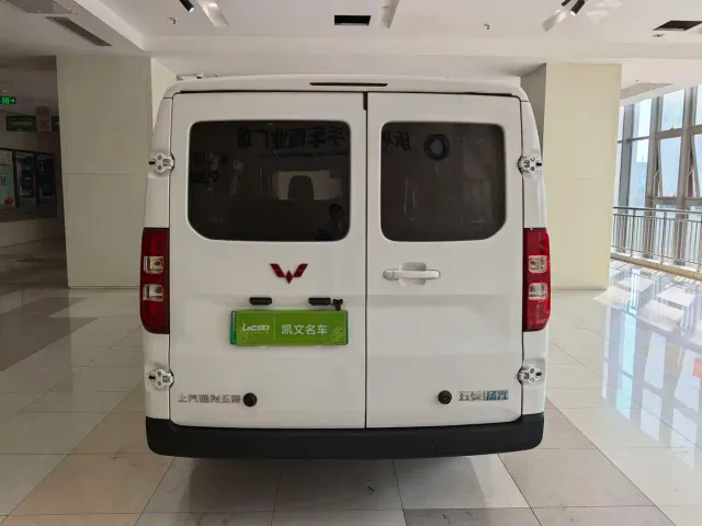 Wuling Yangguang — Фото автомобиля 12