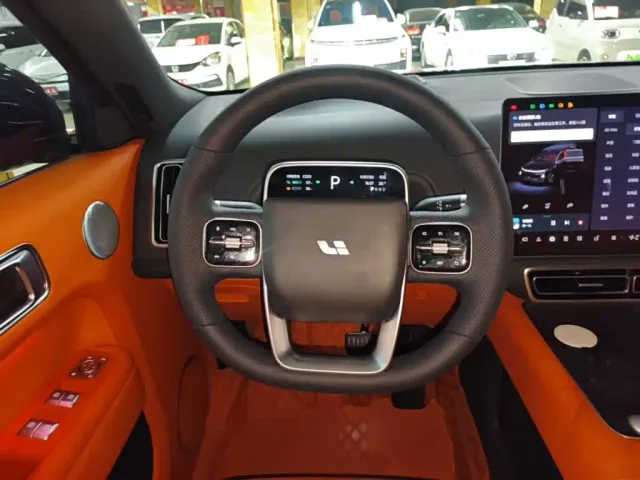 Li Auto L9 — Фото автомобиля 10