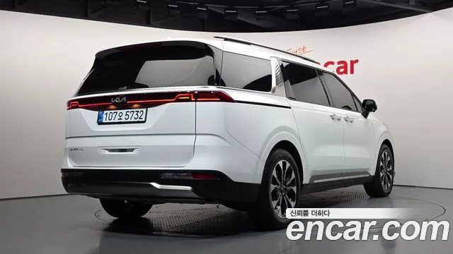 Kia Carnival — Фото автомобиля 2