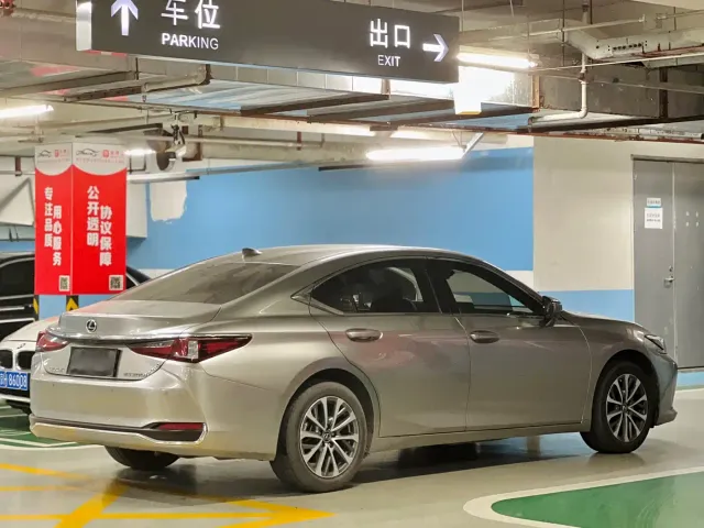 Lexus ES — Фото автомобиля 16