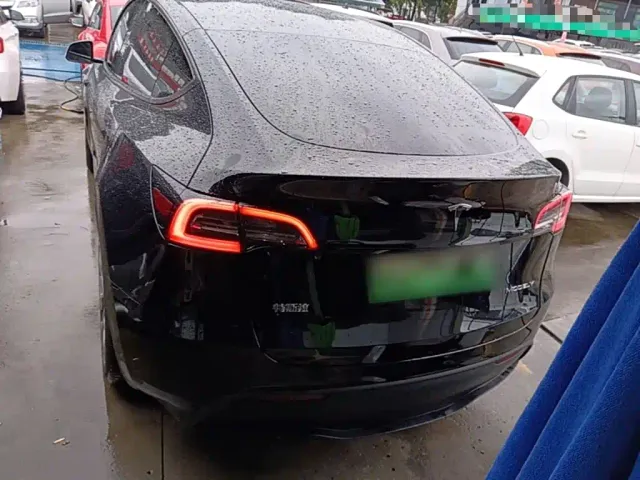 Tesla Model Y — Фото автомобиля 5