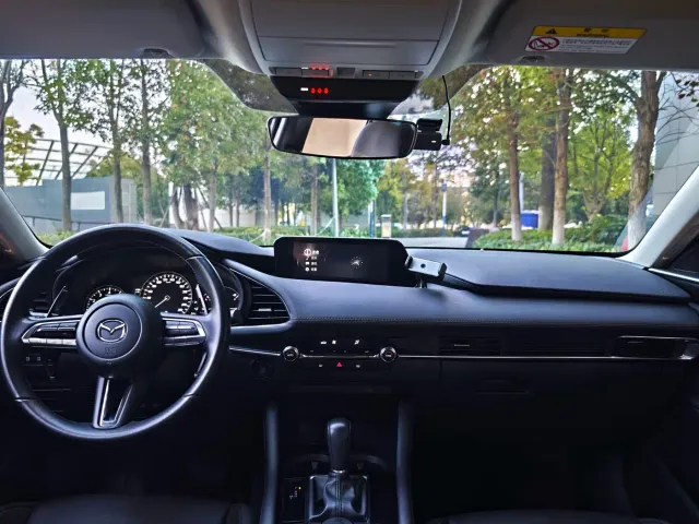 Mazda Axela — Фото автомобиля 17