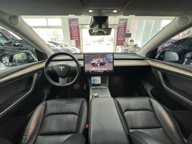 Tesla Model Y — Фото автомобиля 15