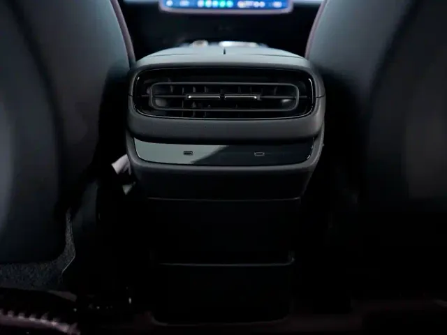 Xiaomi SU7 — Фото автомобиля 21