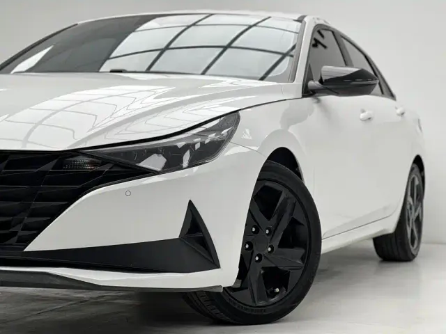 Hyundai Elantra — Фото автомобиля 13