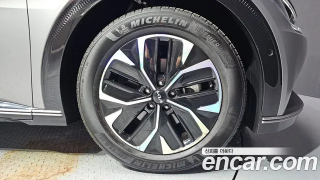 Kia EV6 — Фото автомобиля 6