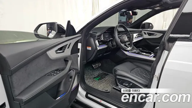 Audi Q8 55 TFSI quattro Premium — Фото автомобиля 10