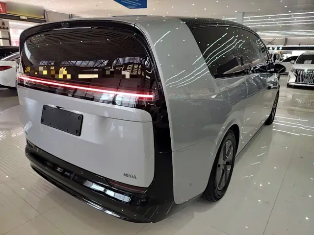 Li Auto MEGA — Фото автомобиля 6