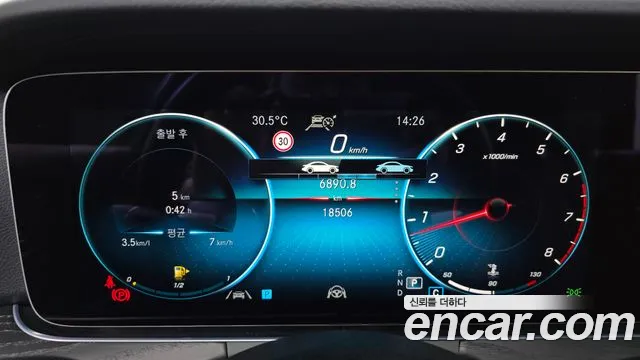 Mercedes-Benz E-Class — Фото автомобиля 8