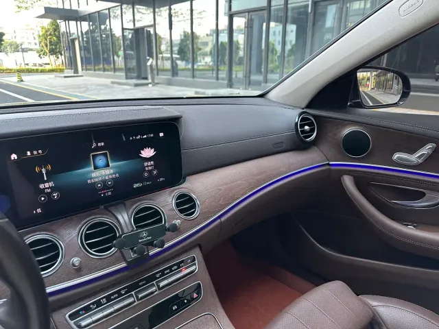Mercedes-Benz E-Class — Фото автомобиля 16