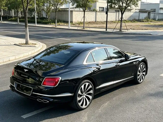 Bentley Flying Spur 2021 4.0T V8 Standard Version — Фото автомобиля 2