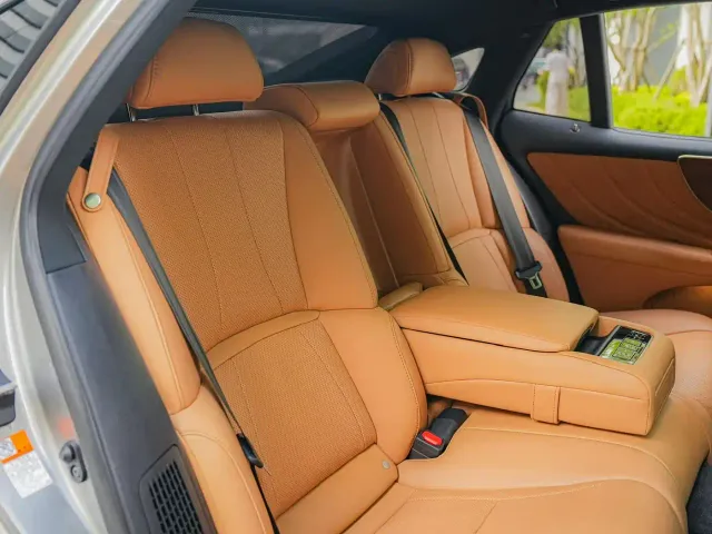Lexus LS — Фото автомобиля 16