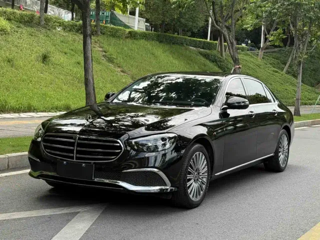 Фотография автомобиля — Mercedes-Benz E-Class