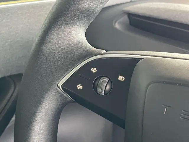 Tesla Model 3 — Фото автомобиля 16
